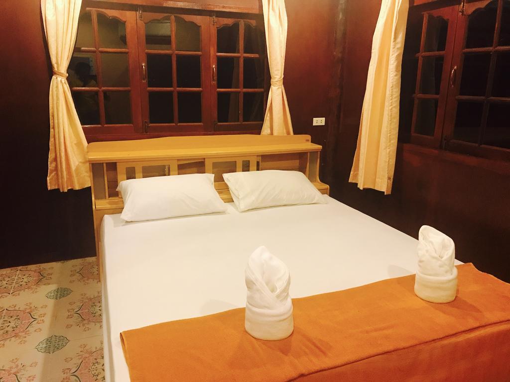 Sunyo Garden Guesthouse Baan Tai Exterior foto